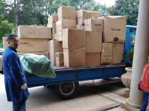 小型搬家專(zhuān)業(yè)服務(wù)，價(jià)格實(shí)惠，車(chē)型齊全